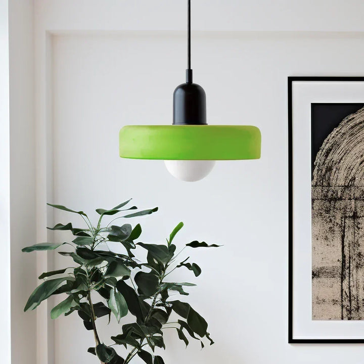 Wisząca lampa Bauhaus z kolorowego szkła