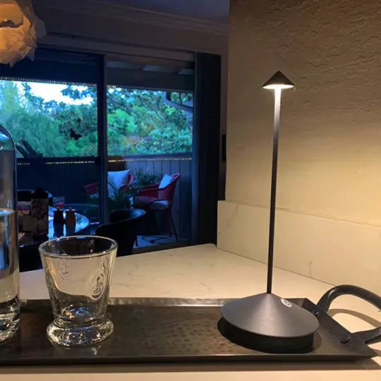 Bezprzewodowa lampa stołowa LED – ClarityGlow