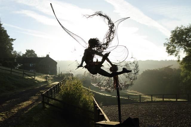 Pal ogrodowy EnchantaLuxe | Magiczna metalowa dekoracja ogrodowa wykonana ręcznie do zaczarowanych przestrzeni zewnętrznych