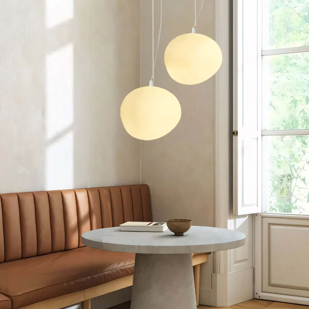 Lampa wisząca z białego kamienia - nowoczesna i minimalistyczna