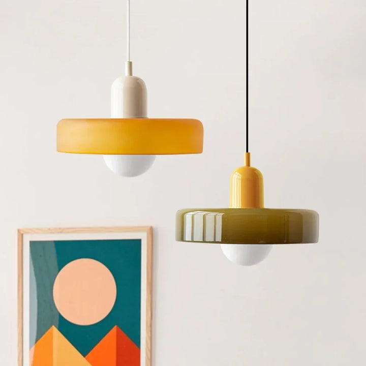Wisząca lampa Bauhaus z kolorowego szkła