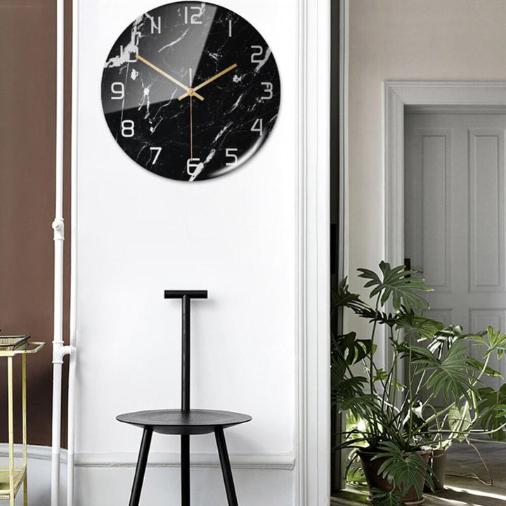 Elegancki zegar ścienny z efektem marmuru – MarbleTime