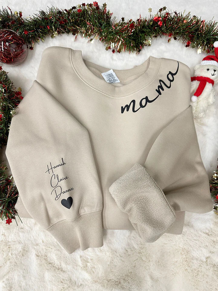 Prezent na Dzień Matki | Bluza z Kapturem Embrace | Personalizowana z Imionami na Rękawie
