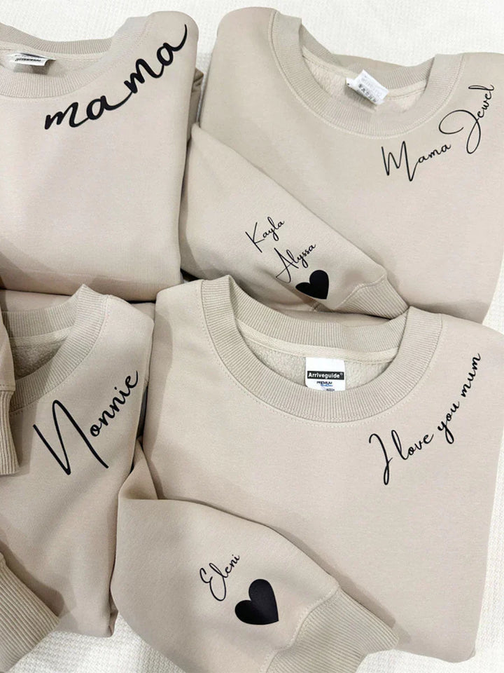 Prezent na Dzień Matki | Bluza z Kapturem Embrace | Personalizowana z Imionami na Rękawie