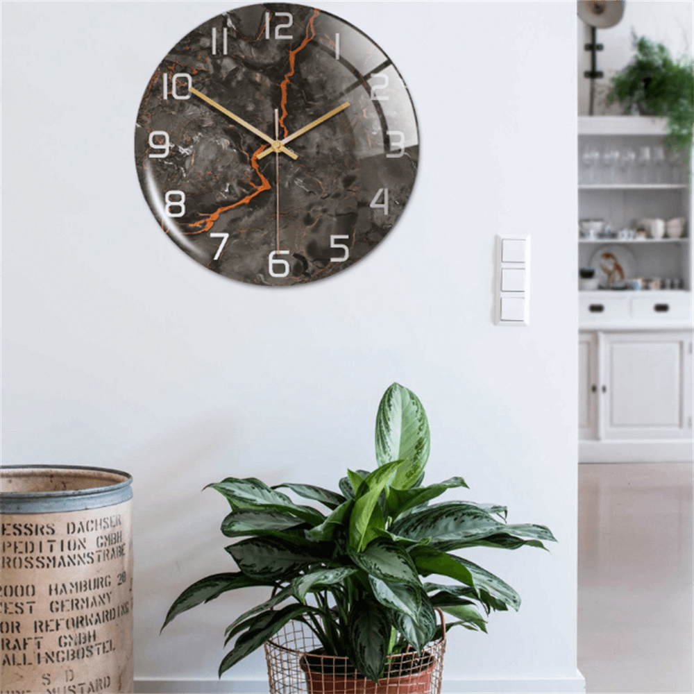 Elegancki zegar ścienny z efektem marmuru – MarbleTime