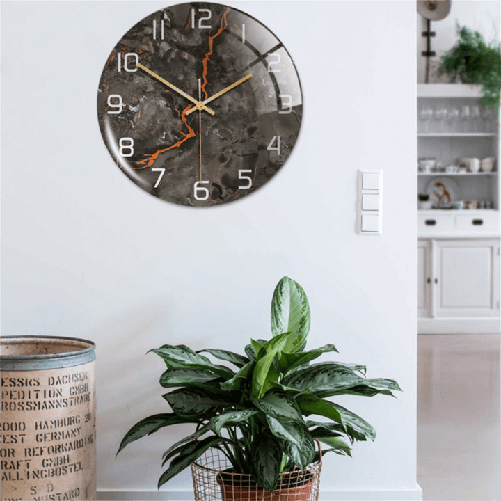 Elegancki zegar ścienny z efektem marmuru – MarbleTime