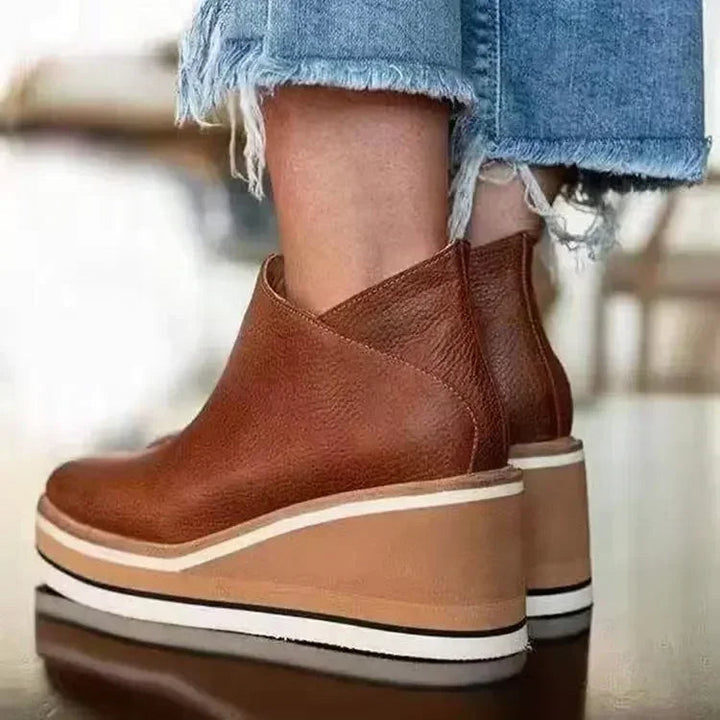 Kobiece Botki Ankle na Koturnie z Vintage Urokiem