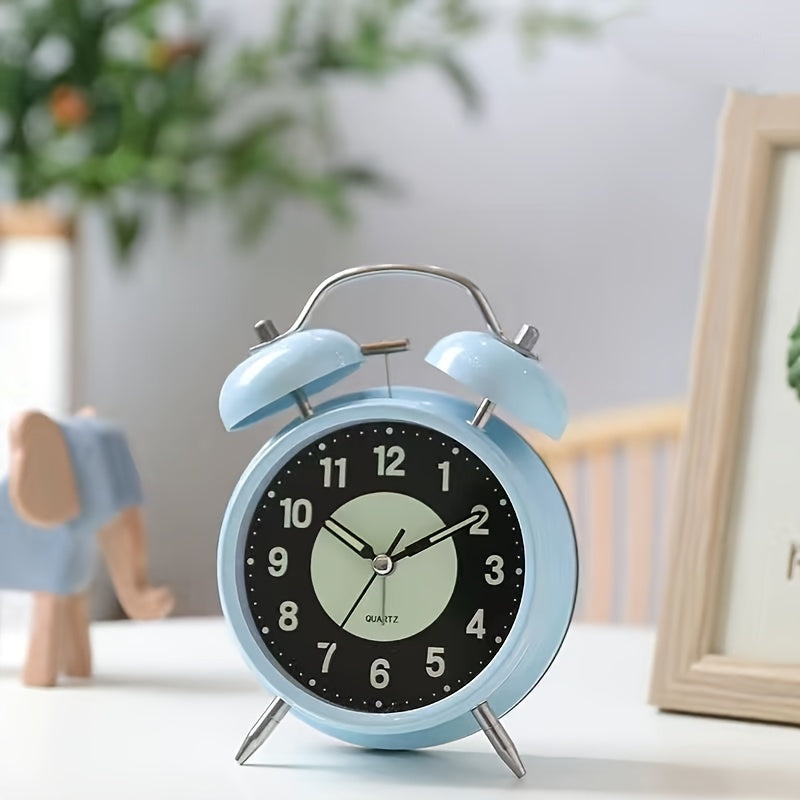 Cichy świecący budzik – zegar z metalu w kolorze czarnym dla śpiochów