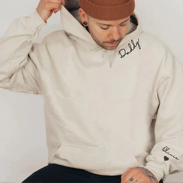 Prezent na Dzień Matki | Bluza z Kapturem Embrace | Personalizowana z Imionami na Rękawie