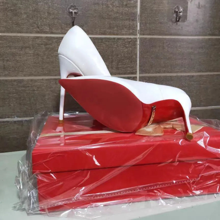 Damskie buty na szpilce – ostry czubek i lakierowana skóra, różne kolory