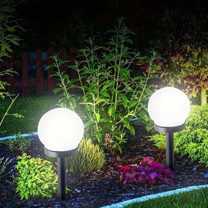 Solarne lampy ogrodowe LED – kuliste oświetlenie do ścieżek i ogrodów