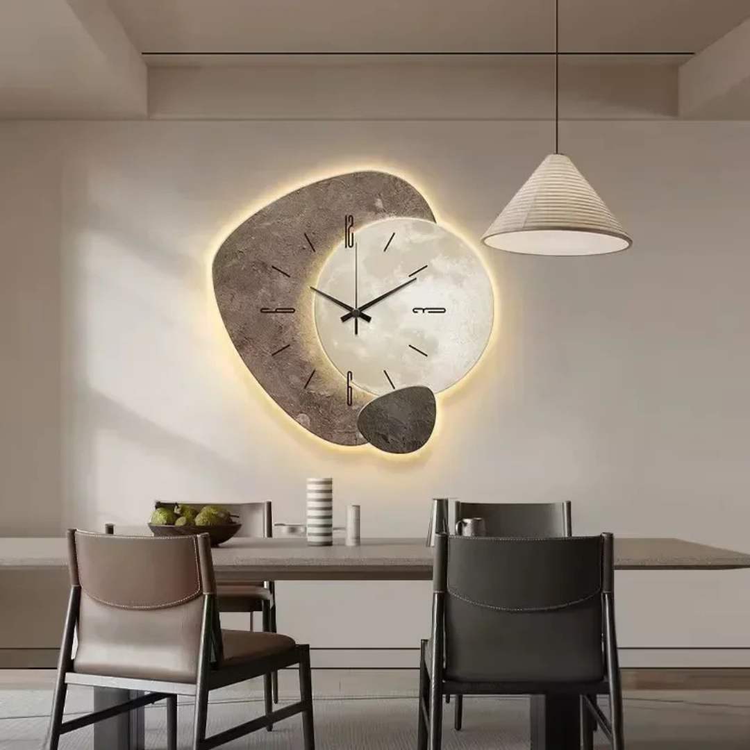 Zegar ścienny LunaWood – naturalna elegancja z delikatnym oświetleniem LED