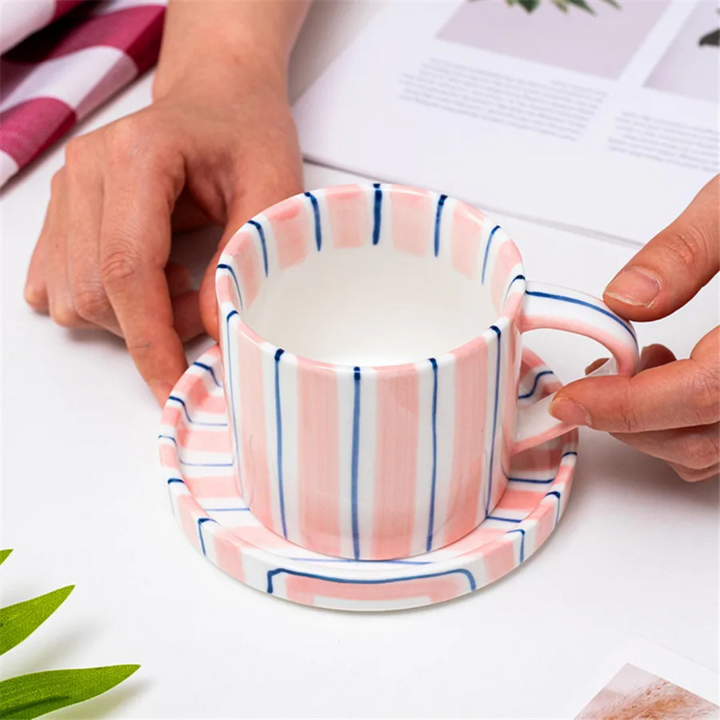 Ceramiczny zestaw do kawy RetroChic | Filiżanka i spodek malowane ręcznie na wyrafinowane chwile przy napojach