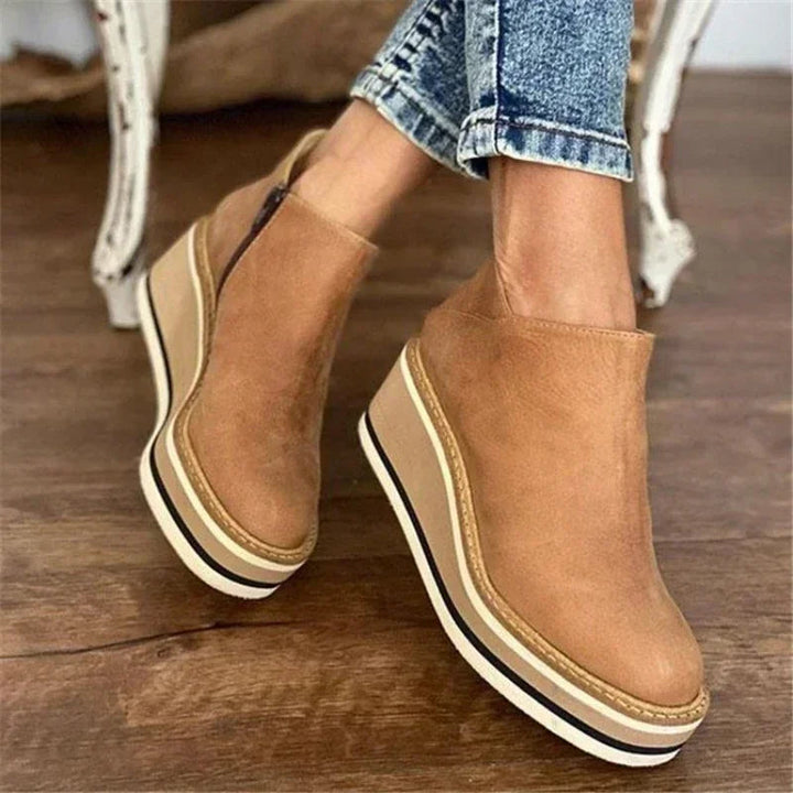 Kobiece Botki Ankle na Koturnie z Vintage Urokiem