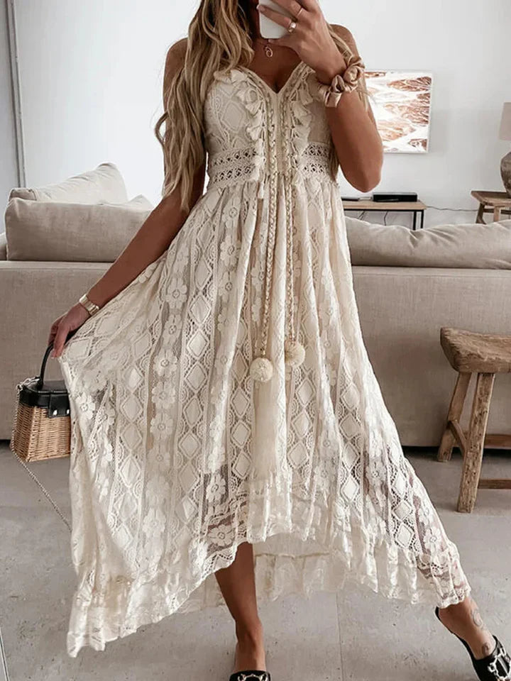 Boho Maxi Sukienka z Koronką i Eleganckimi Rozkloszowanymi Rękawami