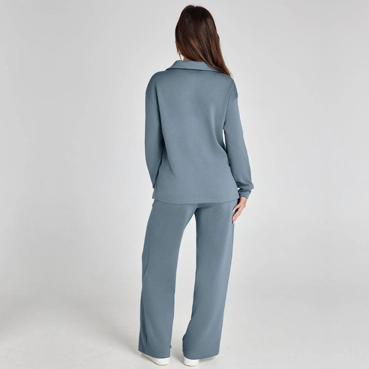 Damski komplet lounge ze swetrem z dekoltem w serek i szerokimi wygodnymi spodniami