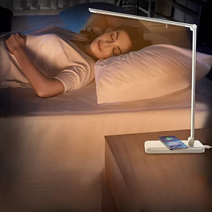 Nowoczesna regulowana lampka biurkowa LED z portem ładowania USB - BrightEase