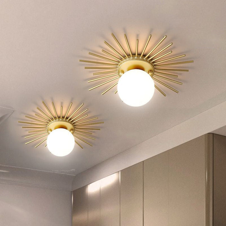 Kulista lampa sufitowa z kloszem z matowego szkła, minimalistyczna, 1-żarówkowa, montaż sufitowy w kolorze złotym