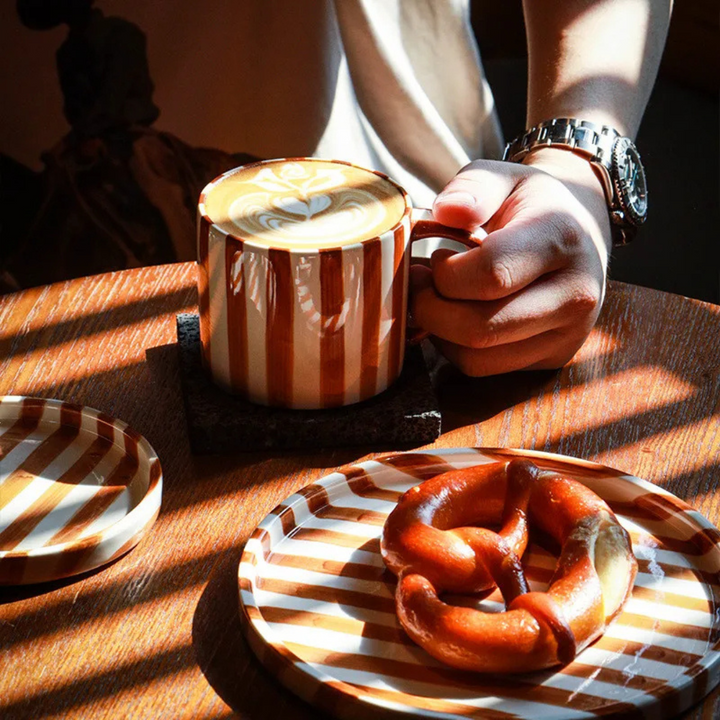 Ceramiczny zestaw do kawy RetroChic | Filiżanka i spodek malowane ręcznie na wyrafinowane chwile przy napojach