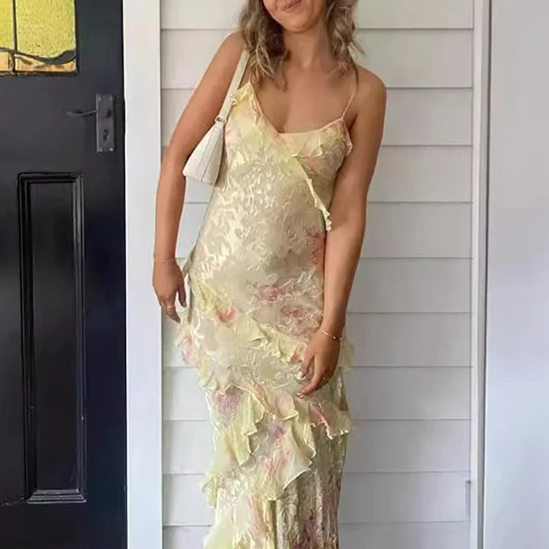 Kolorowa sukienka maxi boho z falbanami i dekoltem w serek