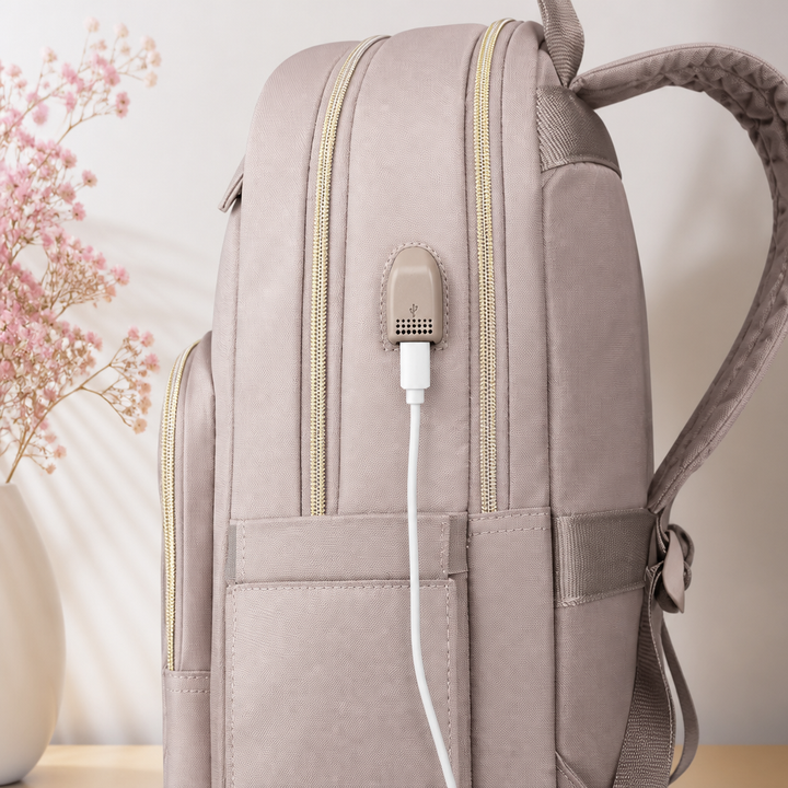 Stylowy plecak technologiczny damski – USB i 15,6" – Carriro