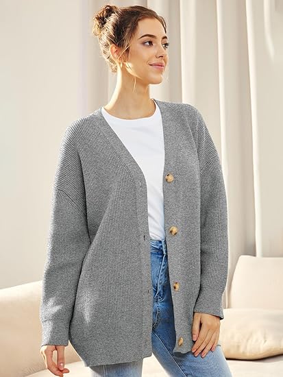 Oversized Kardigan V-Neck z Zapięciem na Guziki