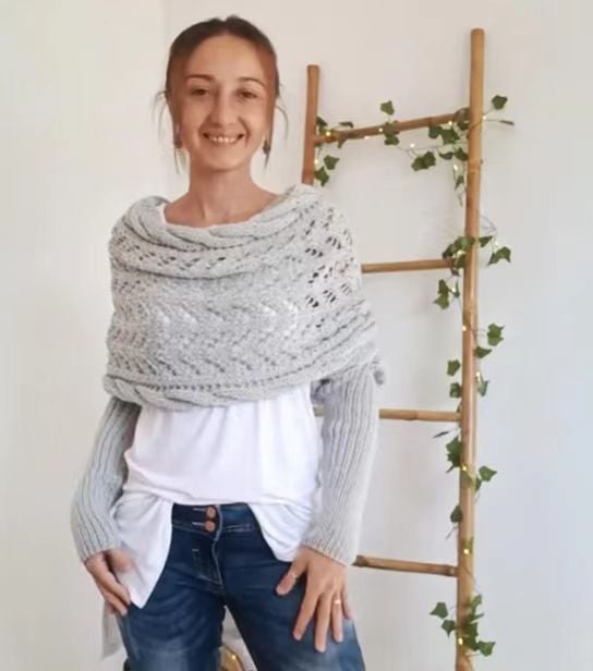 Szal z podwójnymi rękawami - ciepły, dzianinowy szal z wbudowanymi rękawami