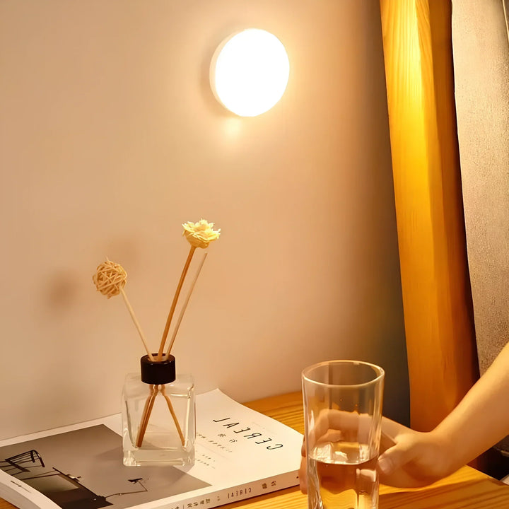 Bezprzewodowa lampa z czujnikiem ruchu - LumaLight
