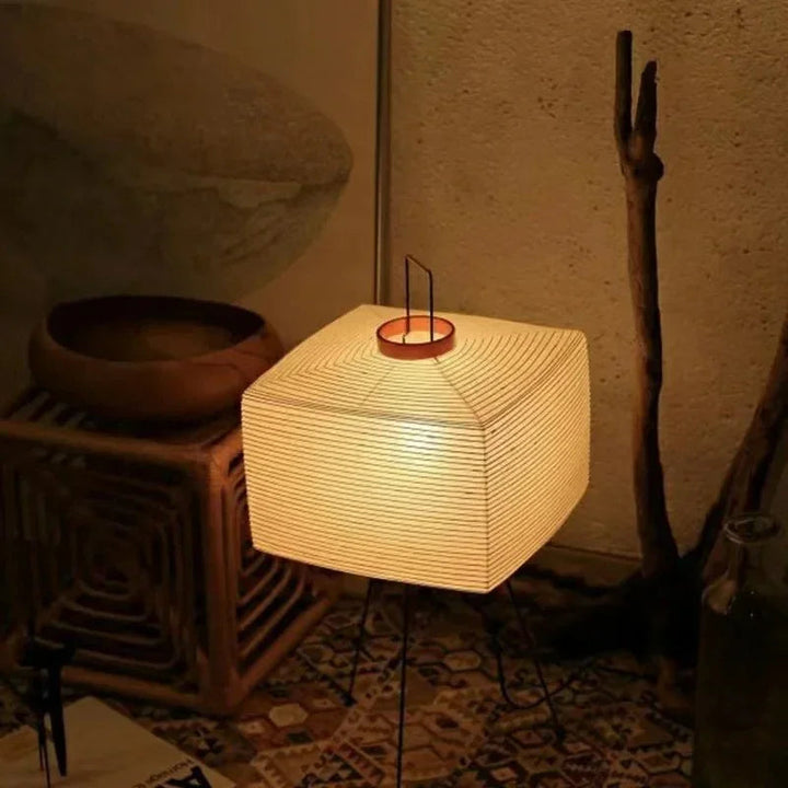 Papierowa lampa podłogowa w nowoczesnym stylu