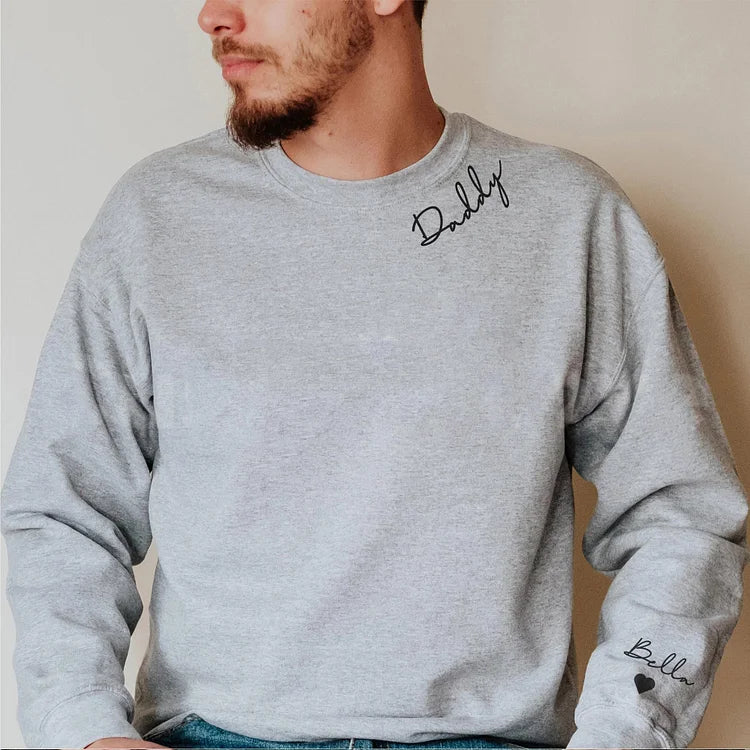 Prezent na Dzień Matki | Bluza z Kapturem Embrace | Personalizowana z Imionami na Rękawie