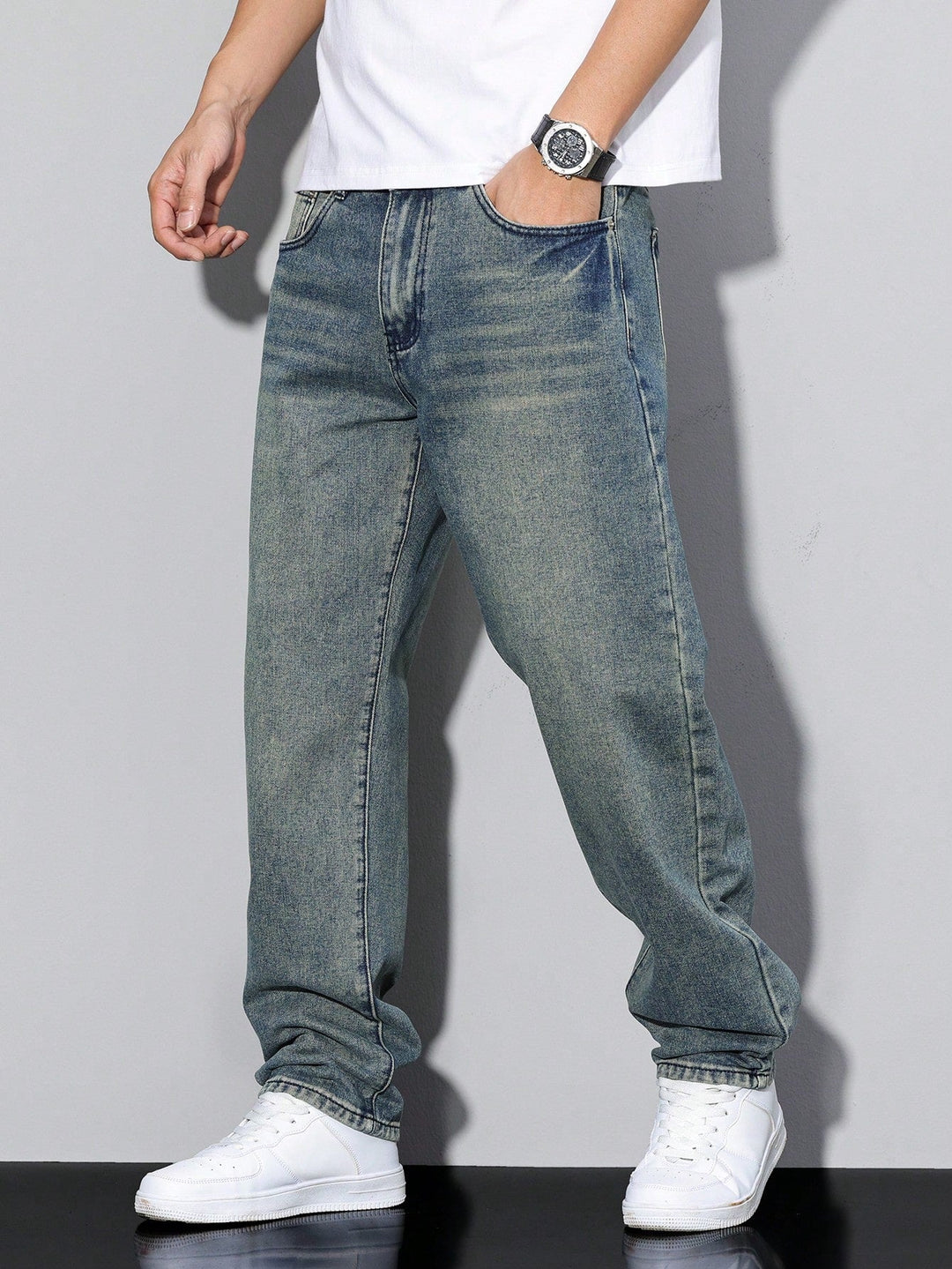 Jeansy baggy – szerokie spodnie z denimu w stylu used