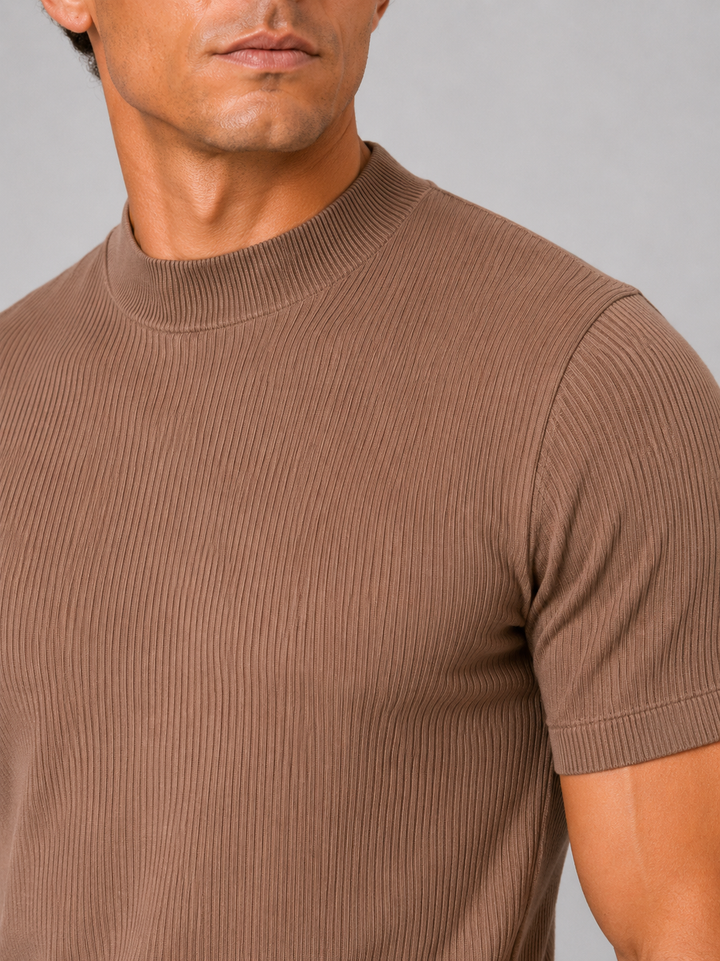Męski prążkowany T-shirt ze stójką – dopasowany elastyczny top z krótkim rękawem