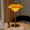 Lampa stołowa w duńskim designie