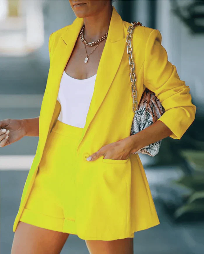 Stylowy zestaw blazer i szorty dla kobiet