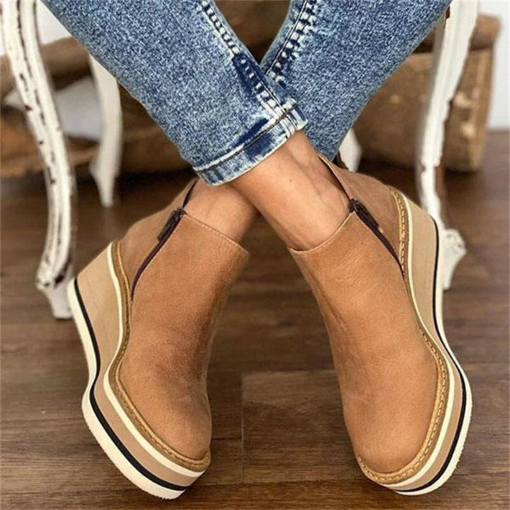 Kobiece Botki Ankle na Koturnie z Vintage Urokiem