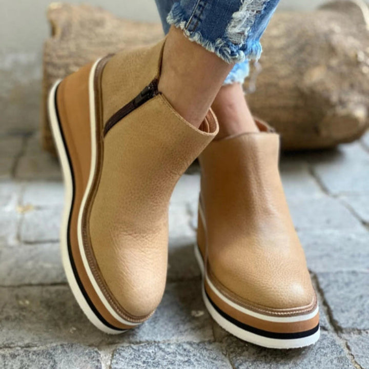 Kobiece Botki Ankle na Koturnie z Vintage Urokiem