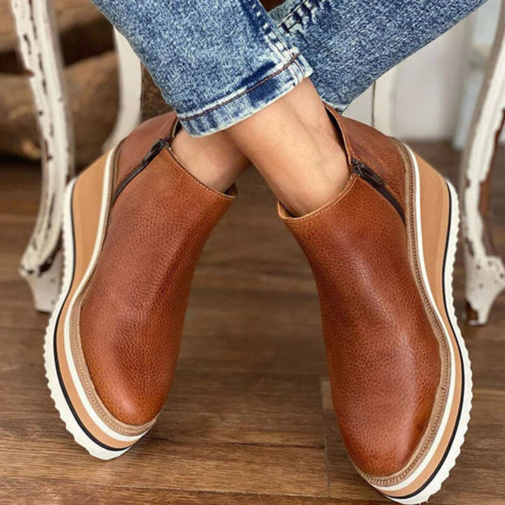 Kobiece Botki Ankle na Koturnie z Vintage Urokiem
