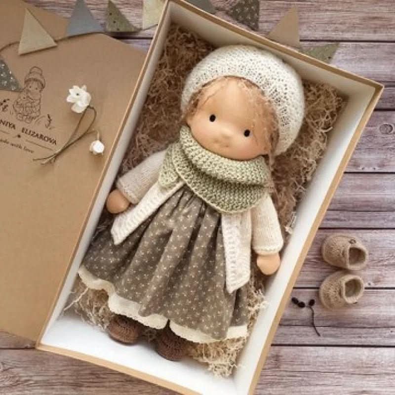 Selina – Lalka Waldorf z bawełny wykonana ręcznie do kreatywnej zabawy