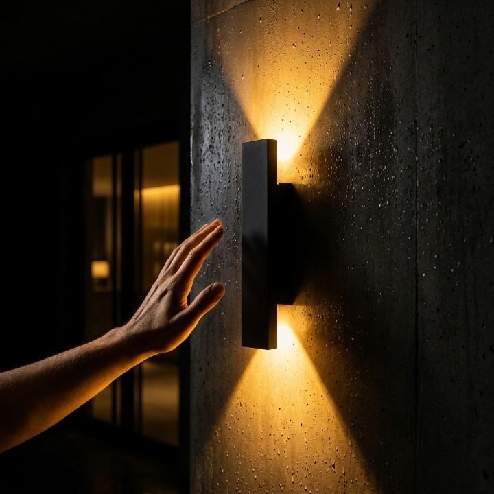 Zewnętrzna lampa ścienna LED ze światłem w górę i w dół – odporna na warunki atmosferyczne, stopień ochrony IP65