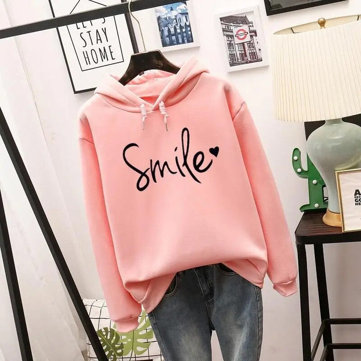 Damska bluza z kapturem z nadrukiem smiley – casualowy streetwear