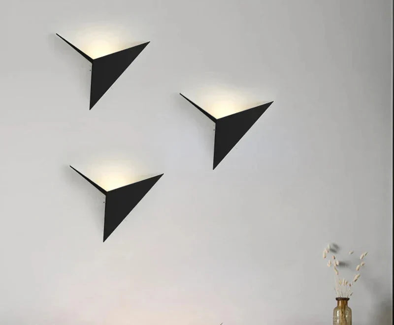 NoctiLux Geometryczny Kinkiet LED | Nowoczesne Oświetlenie do Sypialni w Nowoczesnych Domach