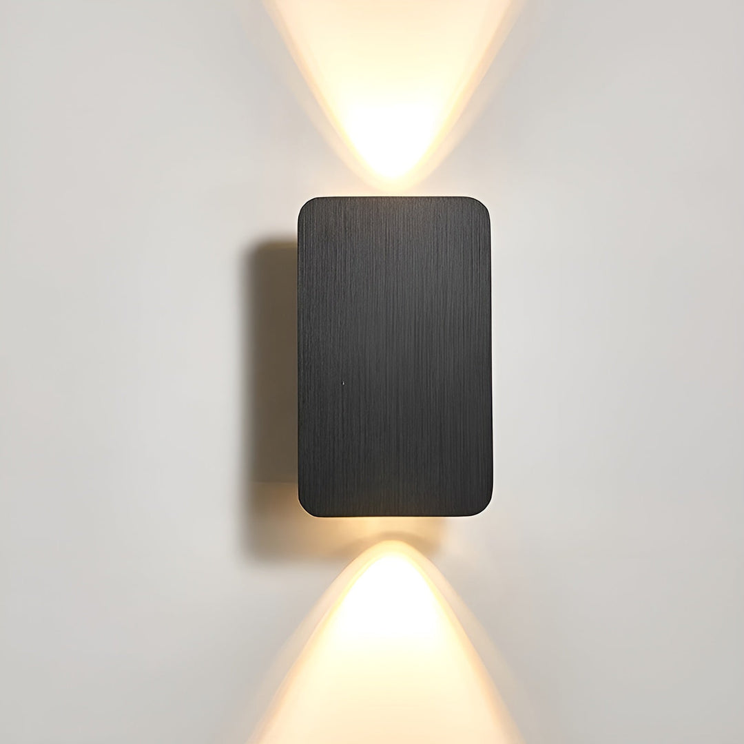 Lampa ścienna LED ze światłem skierowanym w górę i w dół – nowoczesna i klimatyczna
