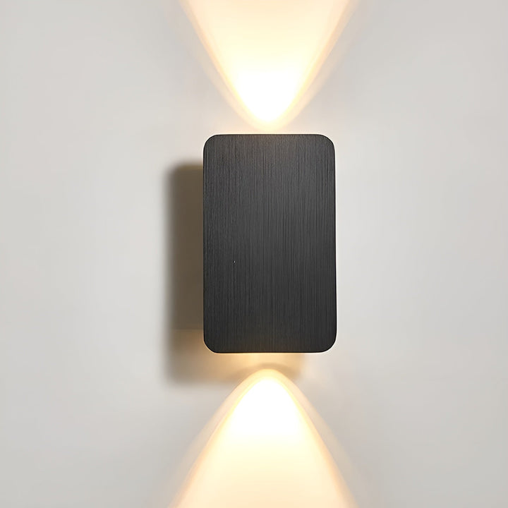 Lampa ścienna LED ze światłem skierowanym w górę i w dół – nowoczesna i klimatyczna