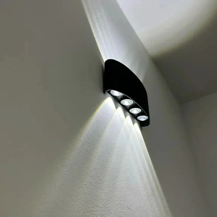 Nowoczesna lampa ścienna do wnętrz i na zewnątrz – minimalistyczny reflektor LED
