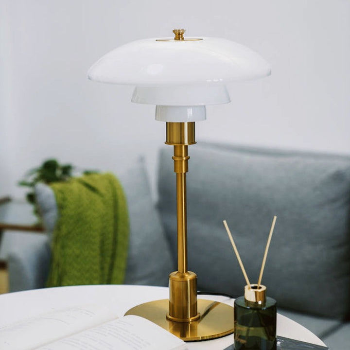 Lampa stołowa w duńskim designie
