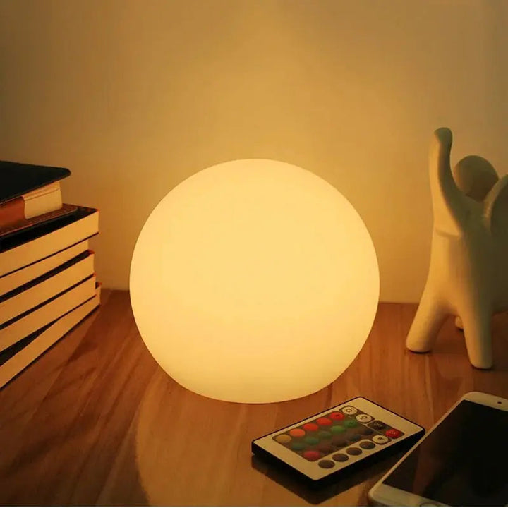 Lampa LED w kształcie kuli ładowana, z 16 kolorami i pilotem