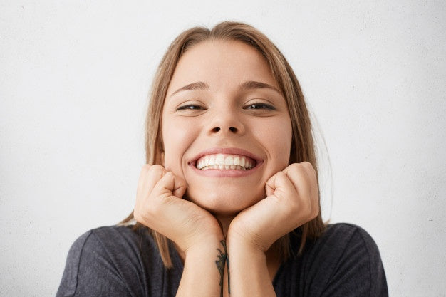 Nakładki na zęby DentAlign – naturalne dopasowanie i komfort