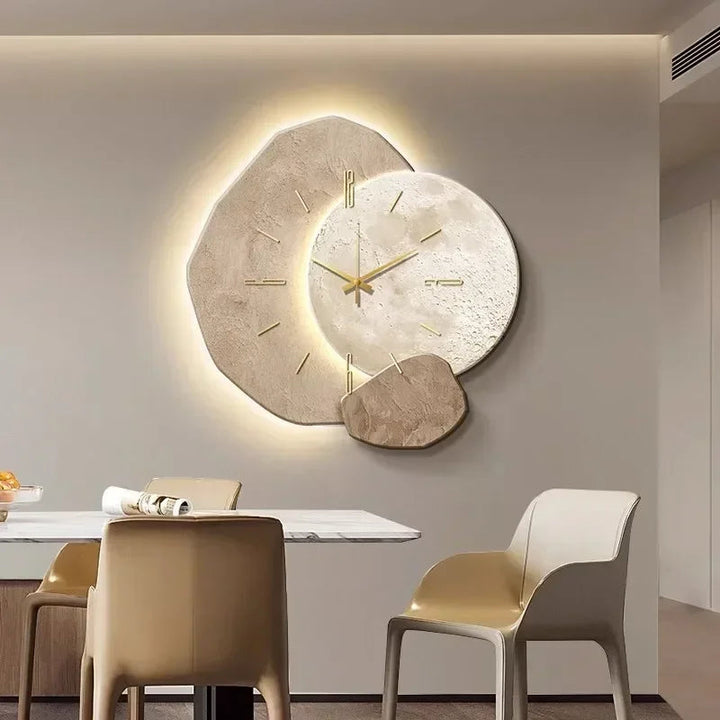 Nowoczesny zegar ścienny o unikalnym designie