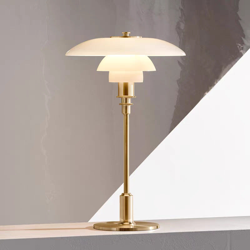 Lampa stołowa w duńskim designie