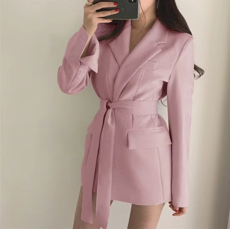 Damski Blazer z Paskiem – Elegancka Struktura i Wielofunkcyjny Styl
